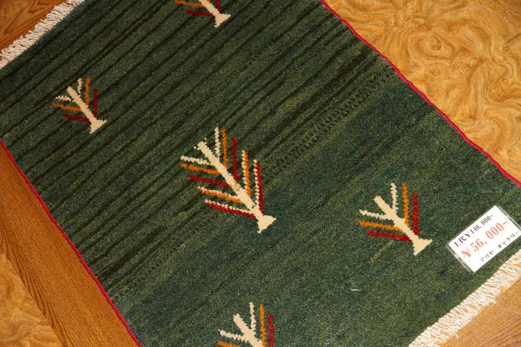 とてもシンプルデザインでおしゃれなギャッベの玄関マット26778、サイズ：90ｘ60ｃｍ（フサ含まず）