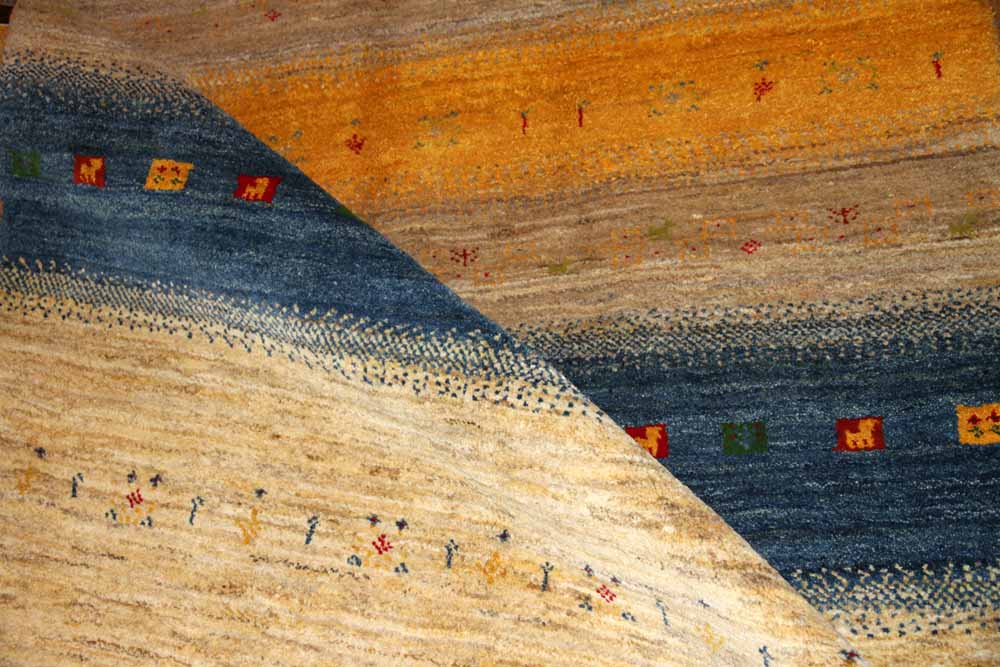 手織りペルシャギャッベの明るい色彩ソファー前ラグ19210、サイズ：204x147 CM (フサ含まず）