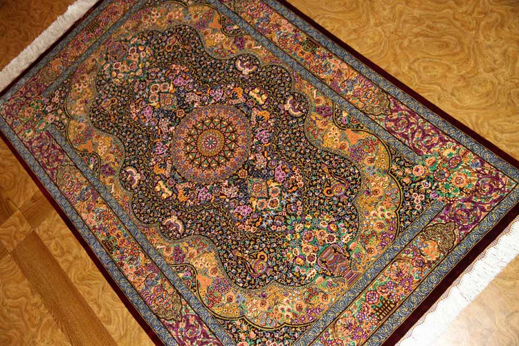 有名工房のジャムシディーセンターラグ、ペルシャ絨毯クム60027、サイズ：148x97 CM (フサ含まず)