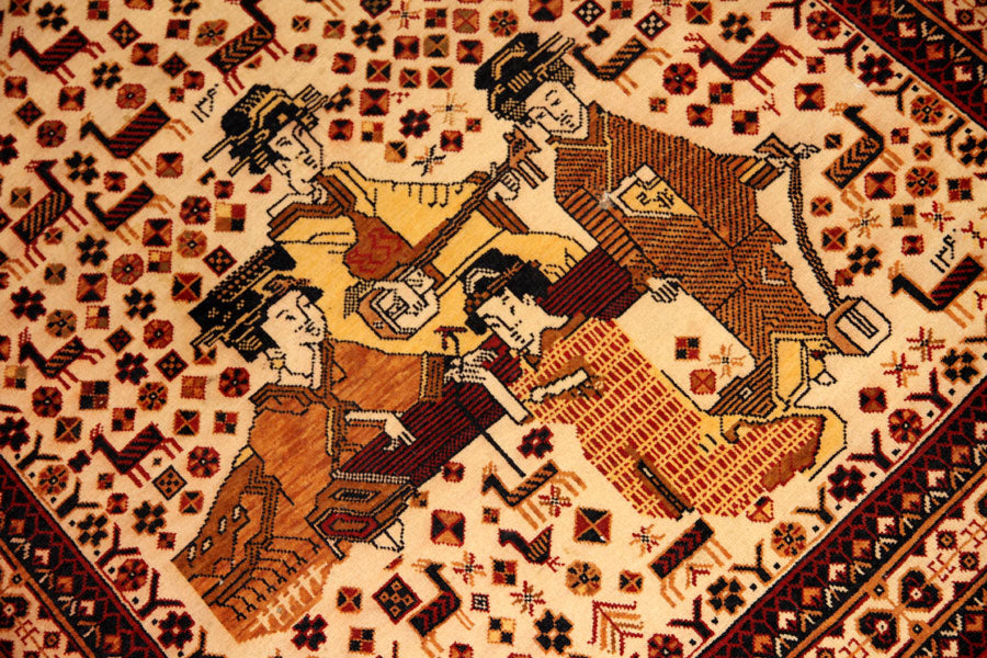 絶対,絶対見た事がないペルシャ絨毯1127、サイズ：145x98ｃｍ（フサ含まず)