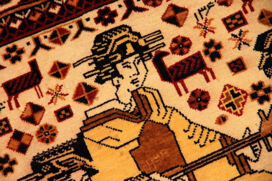 絶対,絶対見た事がないペルシャ絨毯1127、サイズ：145x98ｃｍ（フサ含まず)