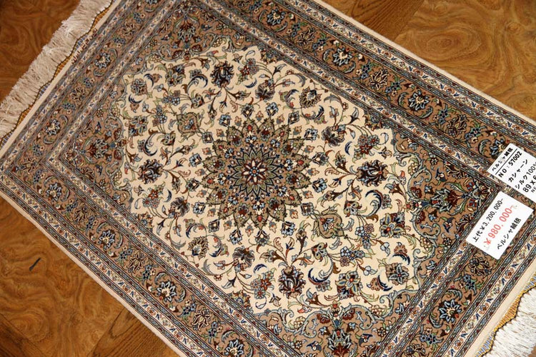 カシャーンシルク伝統的なペルシャ絨毯色彩57002、サイズ： 89x60ｃｍ