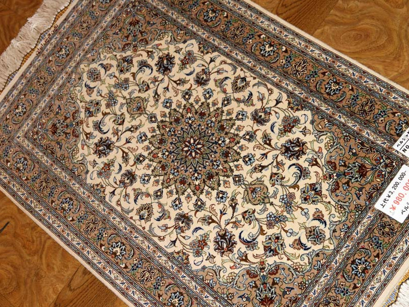 カシャーンシルク伝統的なペルシャ絨毯色彩57002、サイズ： 89x60ｃｍ