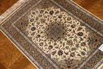 カシャーンシルク伝統的なペルシャ絨毯色彩57002、サイズ： 89x60ｃｍ