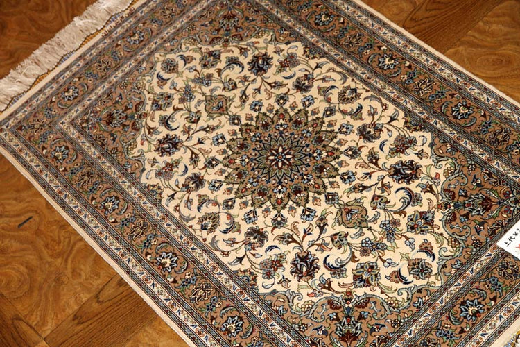 カシャーンシルク伝統的なペルシャ絨毯色彩57002、サイズ： 89x60ｃｍ