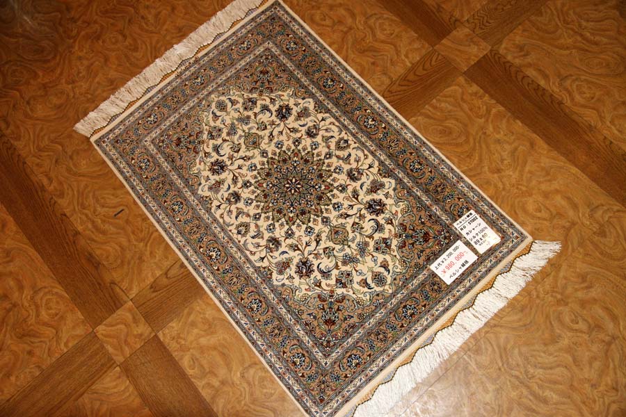 カシャーンシルク伝統的なペルシャ絨毯色彩57002、サイズ： 89x60ｃｍ
