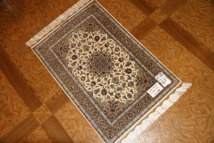 カシャーンシルク伝統的なペルシャ絨毯色彩57002、サイズ： 89x60ｃｍ