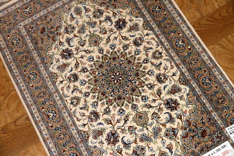 カシャーンシルク伝統的なペルシャ絨毯色彩57002、サイズ： 89x60ｃｍ
