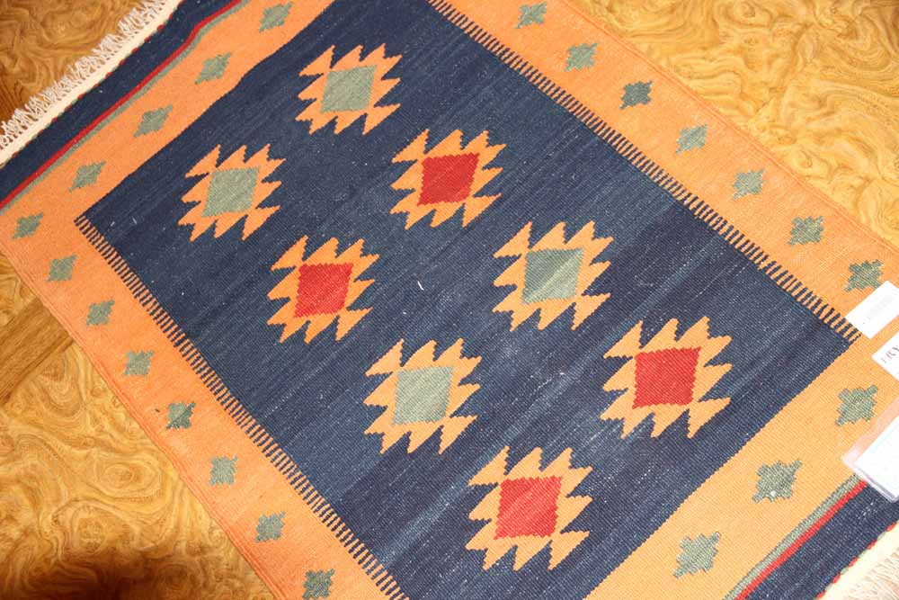 キリムの玄関マットイラン輸入ブルー色46515、サイズ：128ｘ83ｃｍ（フサ含まず）