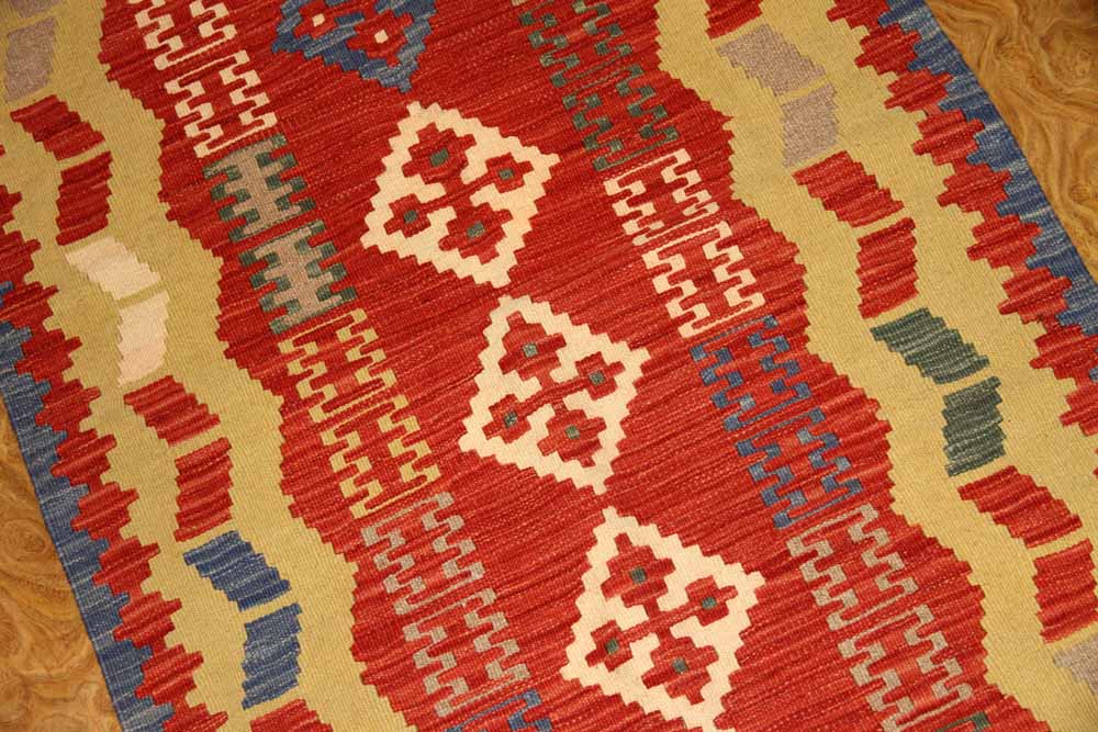 玄関マットの手織りキリムシラズ産地ウール46514、サイズ：120x83ｃｍ（フサ含まず）