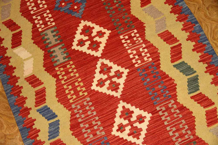 玄関マットの手織りキリムシラズ産地ウール46514、サイズ：120x83ｃｍ（フサ含まず）