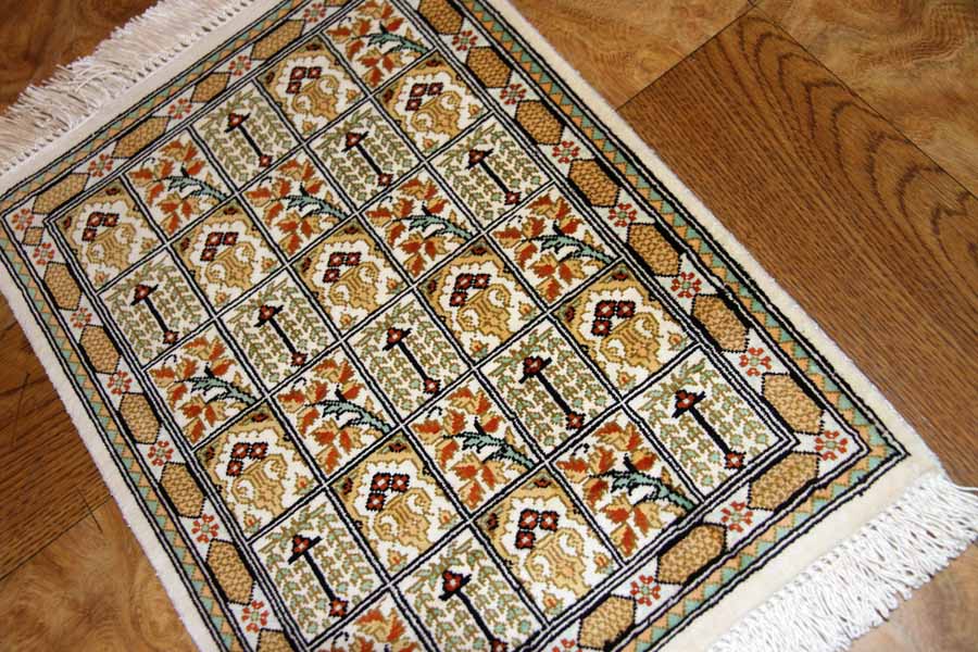 ミニシルク手織りペルシャカーペット47003、サイズ：36x29