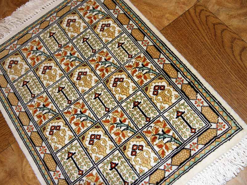 ミニシルク手織りペルシャカーペット47003、サイズ：36x29