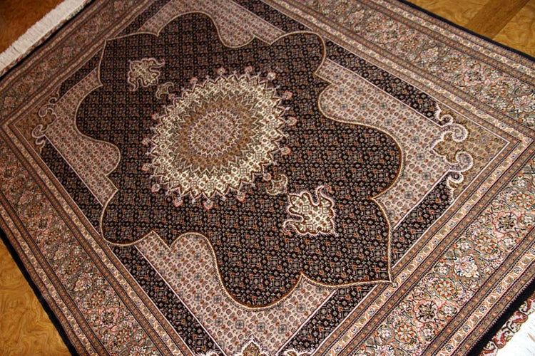 とてもかっこいいデザインの手織りペルシャ絨毯57049、black carpet tabriz、サイズ：208x153ｃｍ（フサ含まず）