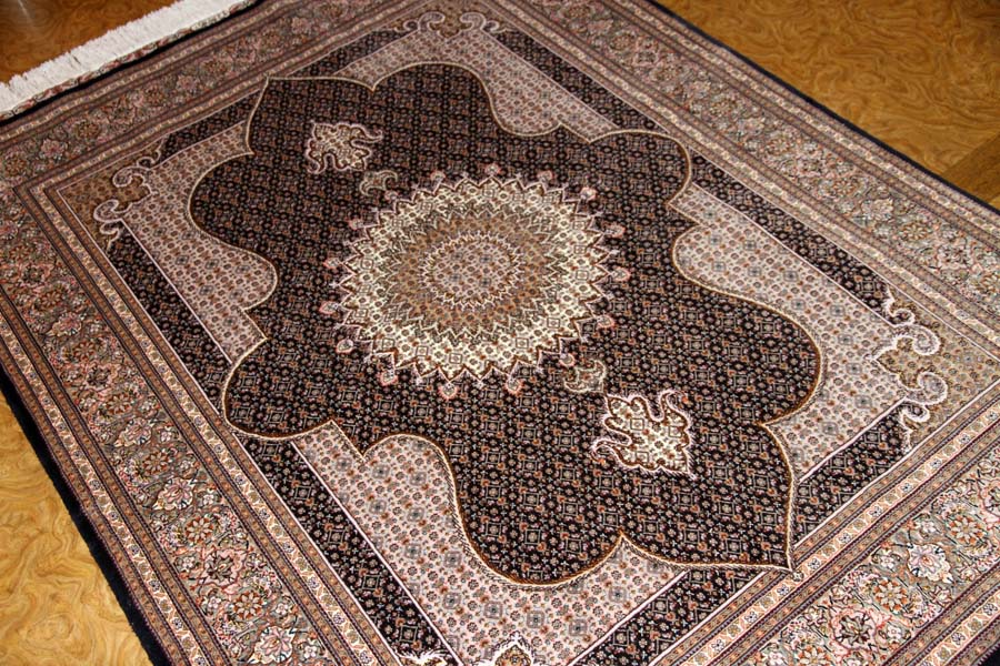 とてもかっこいいデザインの手織りペルシャ絨毯57049、black carpet tabriz、サイズ：208x153ｃｍ（フサ含まず）