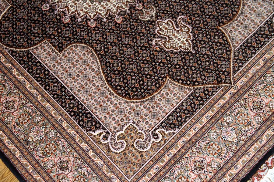 とてもかっこいいデザインの手織りペルシャ絨毯57049、black carpet tabriz、サイズ：208x153ｃｍ（フサ含まず）