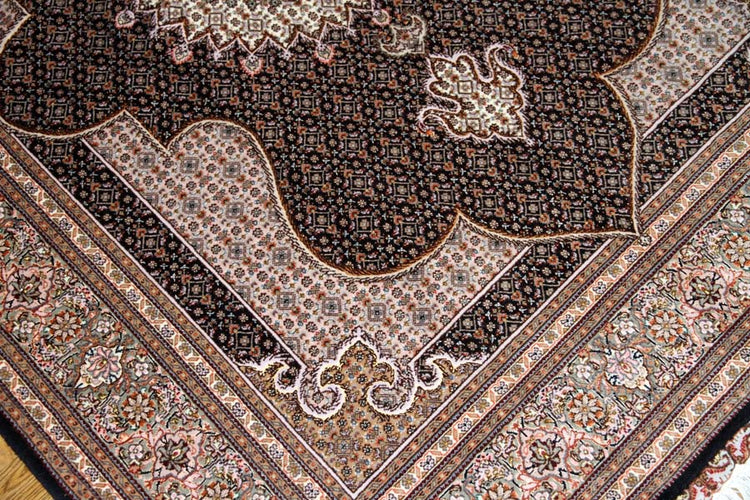 とてもかっこいいデザインの手織りペルシャ絨毯57049、black carpet tabriz、サイズ：208x153ｃｍ（フサ含まず）