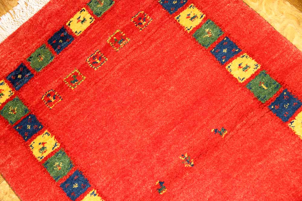 高級ギャッベシラズ産綺麗な赤色の玄関マットギャッベ18881，サイズ：122x79ｃｍ（フサ含まず）