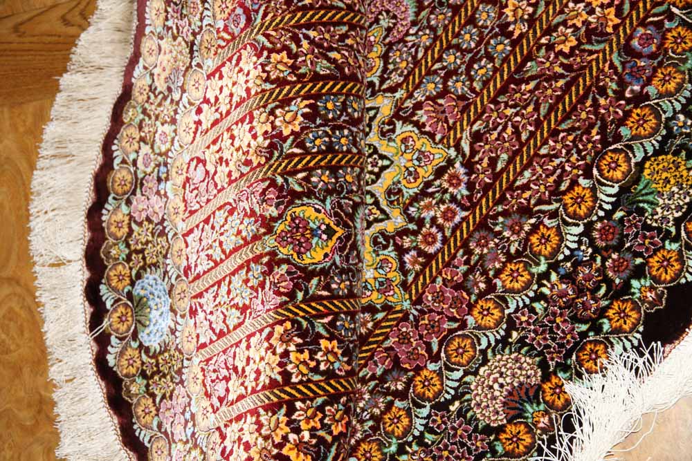 楕円形シルク手織りペルシャ絨毯、クム産モハラマトデザイン60031、サイズ：119x76 CM