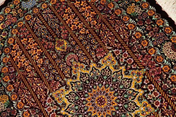楕円形シルク手織りペルシャ絨毯、クム産モハラマトデザイン60031、サイズ：119x76 CM
