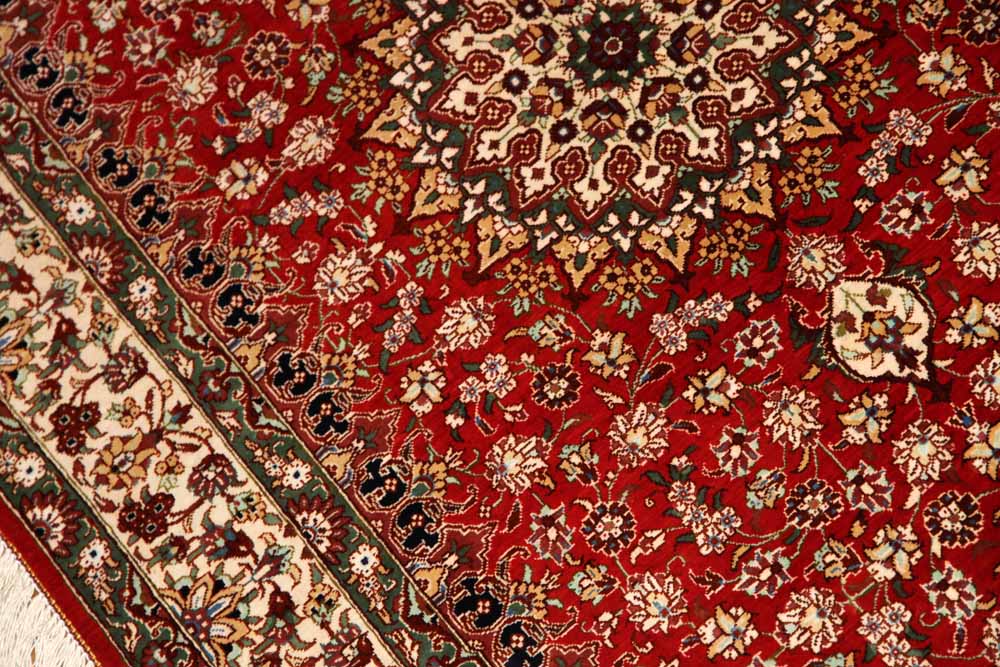楕円形手織りペルシャ絨毯、クムシルクメダリオン60034、サイズ：118x77 CM