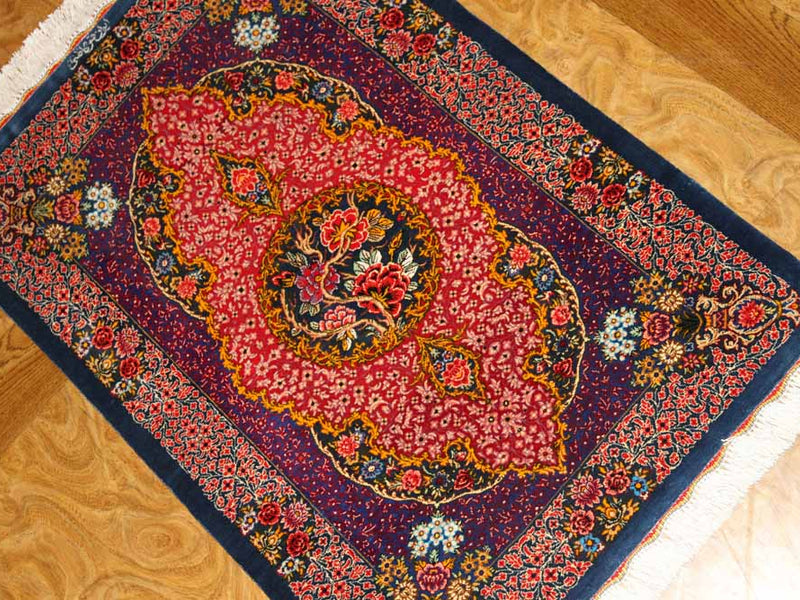 高級ペルシャ絨毯のマンション玄関マット、クムシルクピンク色60048、サイズ：86x59 CM