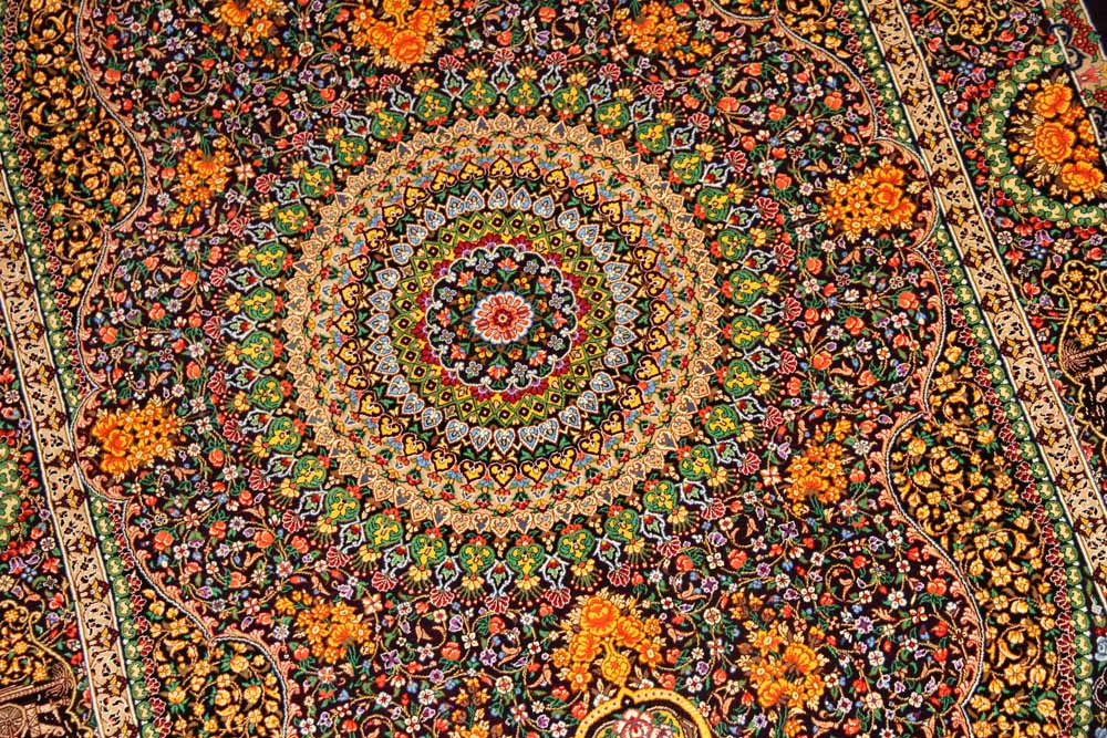 最高級手織りセンターラグ、クムシルクのペルシャ絨毯60022,サイズ：146x100 CM (フサ含まず））