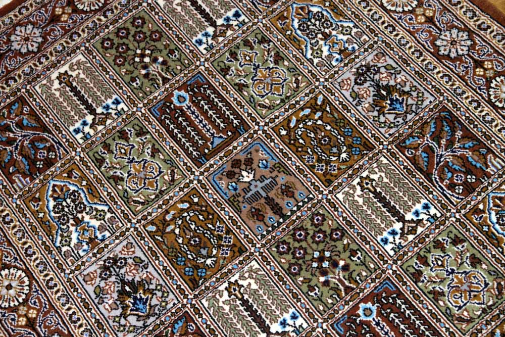 イラン製ペルシャ絨毯手織りセンターラグクムウールA167000、サイズ：150x104CM (フサを含まず)