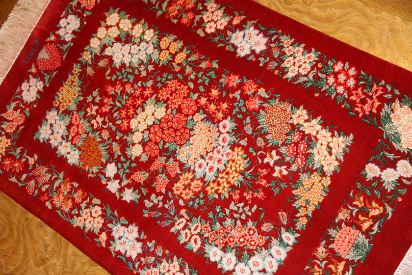 赤い花の絨毯手織りシルクのペルシャ絨毯、春の絨毯、red silk carpet50025、サイズ：89x57