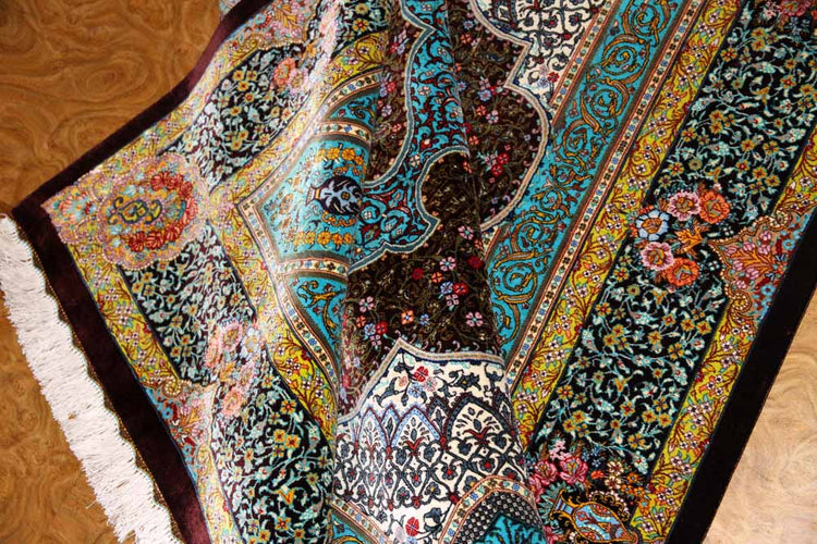 シルクのペルシャラグ高品質手織りイラン製絨毯60008、サイズ：195x134 CM (フサ含まず）