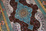 シルクのペルシャラグ高品質手織りイラン製絨毯60008、サイズ：195x134 CM (フサ含まず）