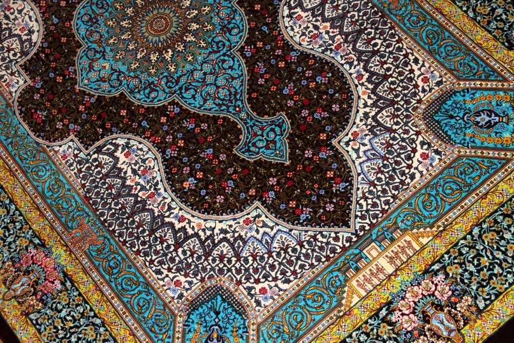シルクのペルシャラグ高品質手織りイラン製絨毯60008、サイズ：195x134 CM (フサ含まず）