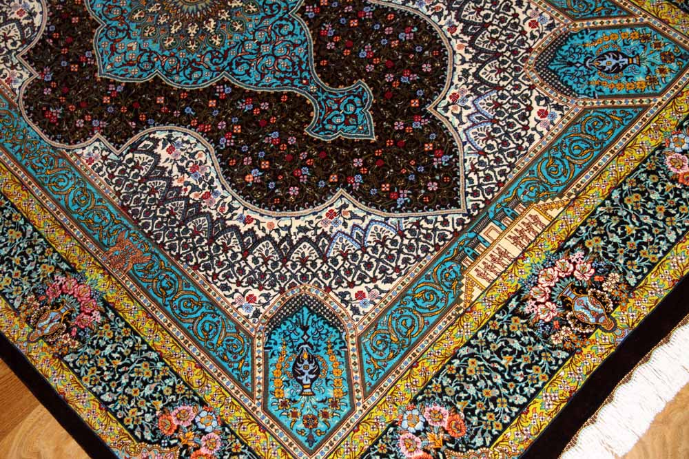 シルクのペルシャラグ高品質手織りイラン製絨毯60008、サイズ：195x134 CM (フサ含まず）