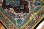 シルクのペルシャラグ高品質手織りイラン製絨毯60008、サイズ：195x134 CM (フサ含まず）