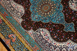 シルクのペルシャラグ高品質手織りイラン製絨毯60008、サイズ：195x134 CM (フサ含まず）