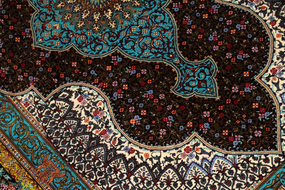 シルクのペルシャラグ高品質手織りイラン製絨毯60008、サイズ：195x134 CM (フサ含まず）