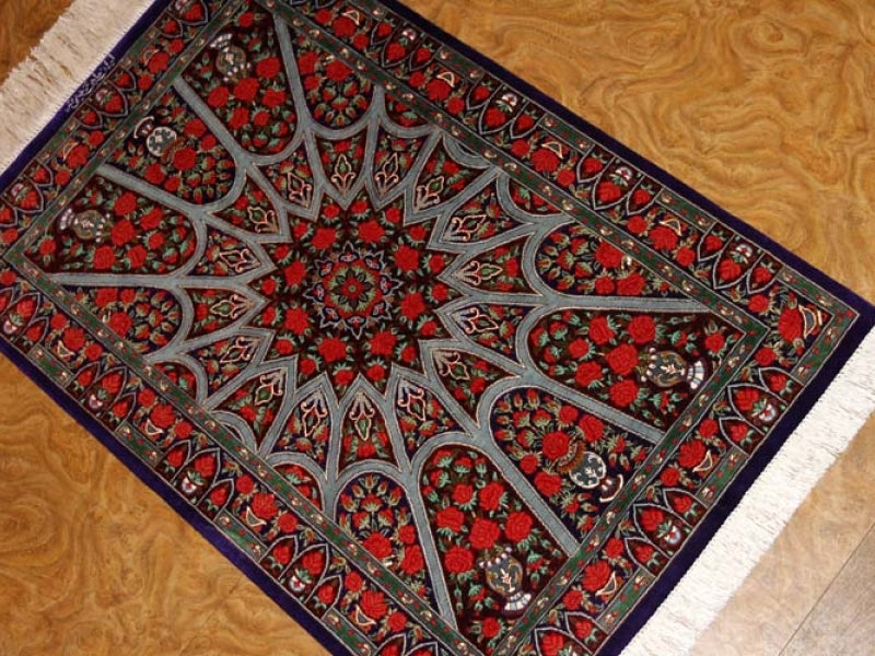 珍しいデザインの玄関マットシルクペルシャ絨毯56042、工房：RAHIMI、サイズ： 91x60 CM