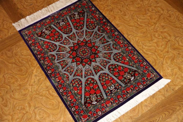 珍しいデザインの玄関マットシルクペルシャ絨毯56042、工房：RAHIMI、サイズ： 91x60 CM