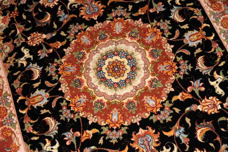 高級手織りペルシャ絨毯、タブリーズセンターラグ777000、サイズ：150x102 CM（フサ含まず）
