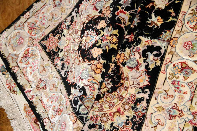 手織りペルシャ絨毯トップクオリティータブリーズセンターラグA163000、サイズ：147x101 CM（フサ含まず）