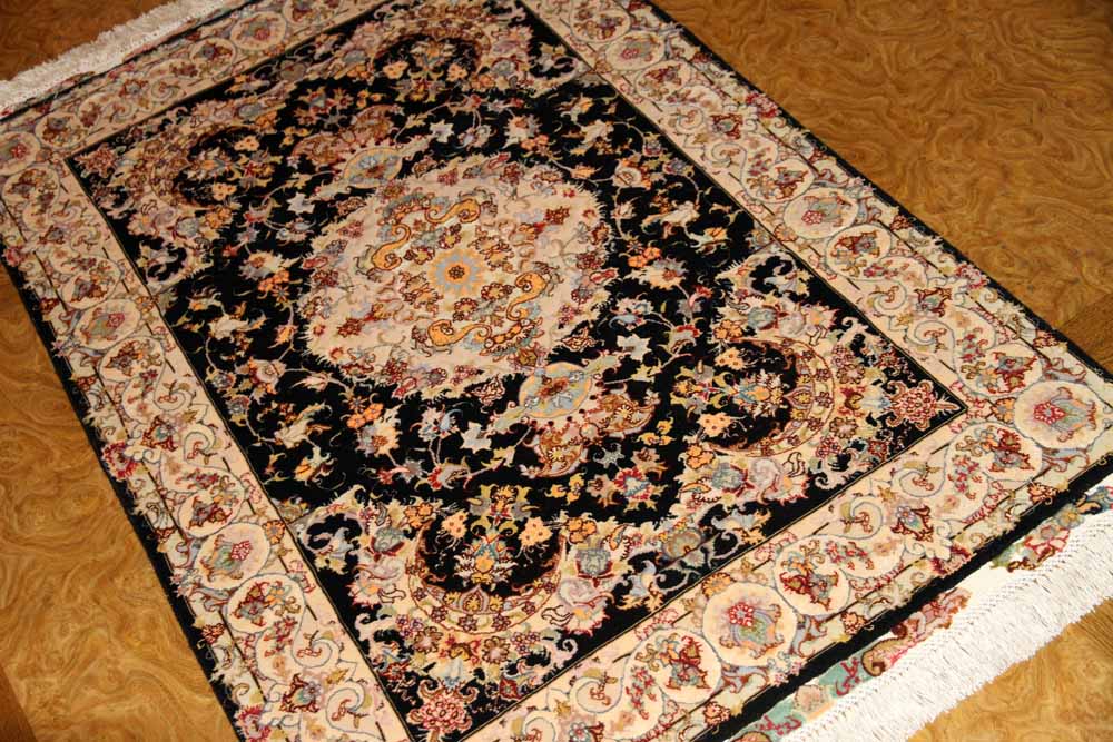 手織りペルシャ絨毯トップクオリティータブリーズセンターラグA163000、サイズ：147x101 CM（フサ含まず）