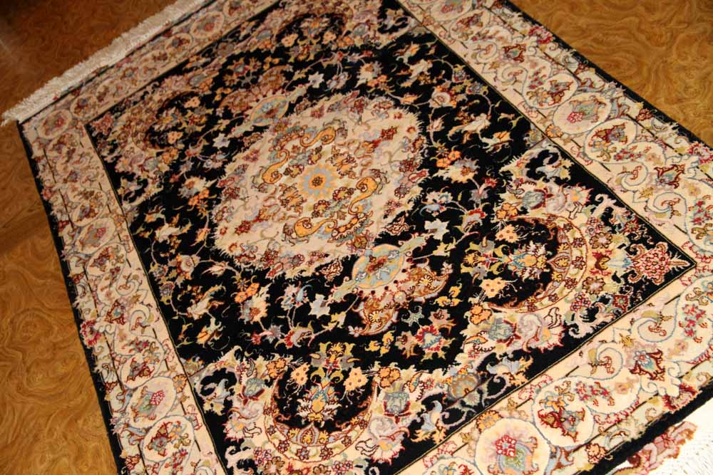 手織りペルシャ絨毯トップクオリティータブリーズセンターラグA163000、サイズ：147x101 CM（フサ含まず）