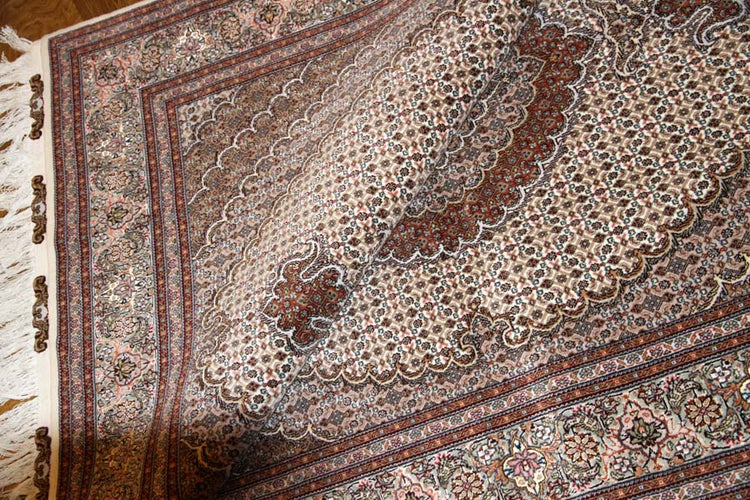 イラン輸入高級手織りペルシャタブリーズマヒ57056、KAMALOLMOLK工房、サイズ：208x154ｃｍ（フサ含まず）