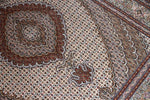 イラン輸入高級手織りペルシャタブリーズマヒ57056、KAMALOLMOLK工房、サイズ：208x154ｃｍ（フサ含まず）