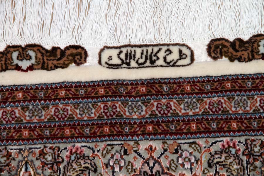 イラン輸入高級手織りペルシャタブリーズマヒ57056、KAMALOLMOLK工房、サイズ：208x154ｃｍ（フサ含まず）