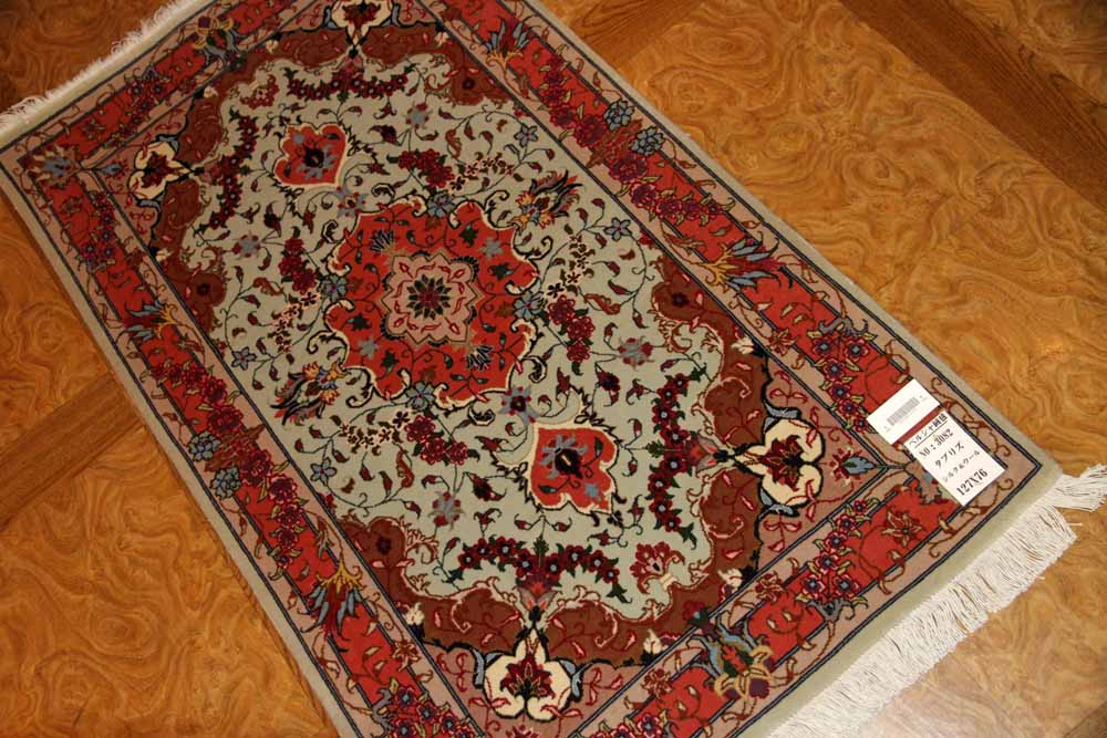 玄関マットタブリーズ産地のペルシャ絨毯イラン輸入3082、サイズ：127x76ｃｍ（フサ含まず）
