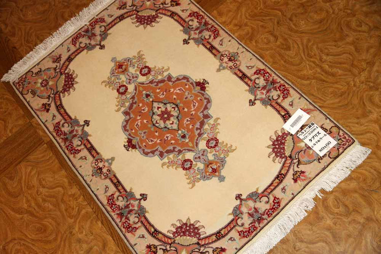 ペルシャ絨毯の玄関マットタブリーズ33084、サイズ：89x60ｃｍ（フサ含まず）