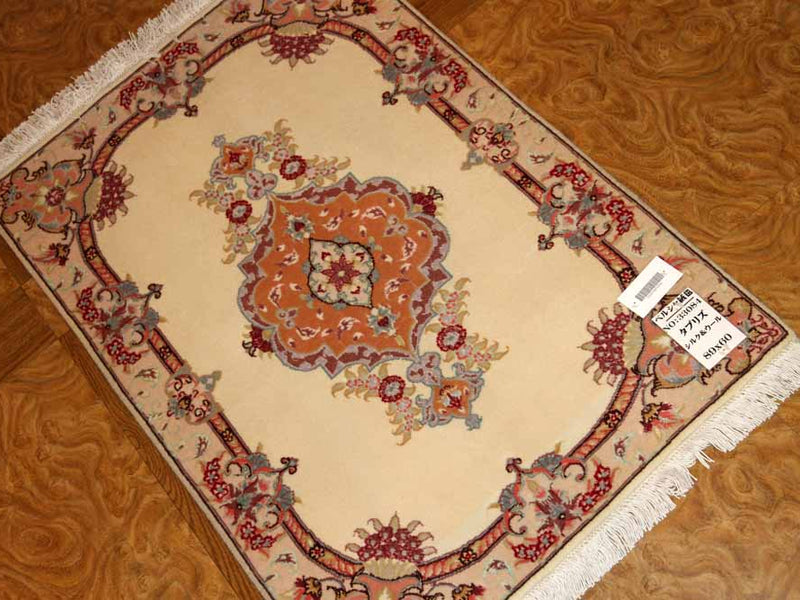 ペルシャ絨毯の玄関マットタブリーズ33084、サイズ：89x60ｃｍ（フサ含まず）