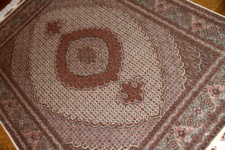 タブリーずのマヒーデザイン、細かいデザインと織り方のペルシャ絨毯