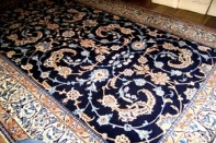 ペルシャ絨毯ナイン産地シルク＆ウールソファー前200x150、手織りラグ